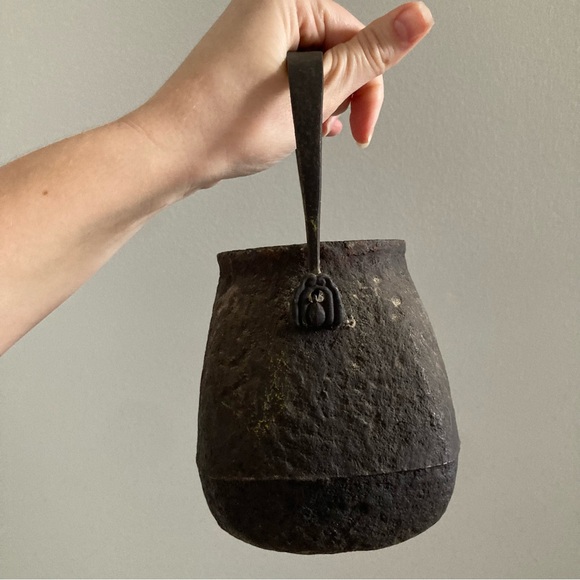 Antique cast iron tea kettle pot cottagecore farmhouse primitive decor - Picture 7 of 12